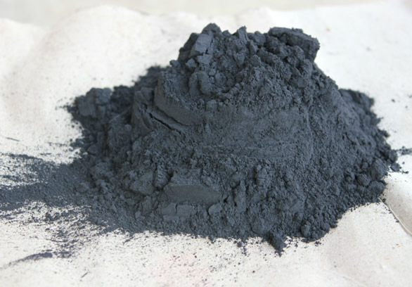 Poudre de charbon de bois traitée par la machine de concasseur de charbon