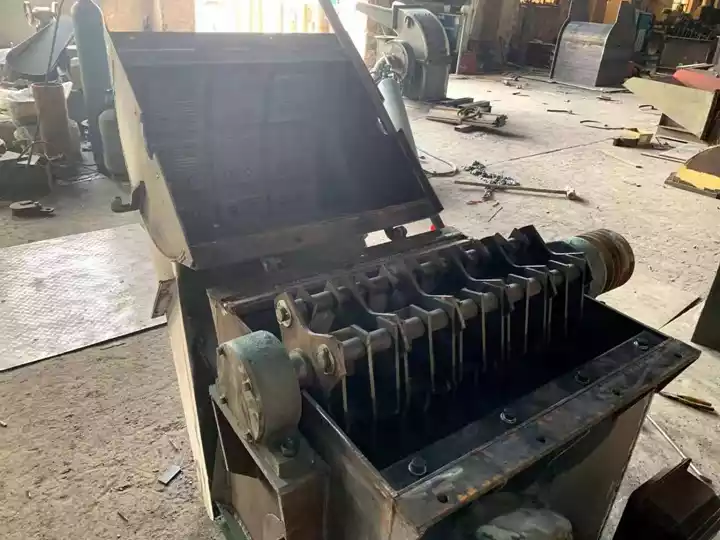 Detalle interior de la trituradora de molino de martillos de madera